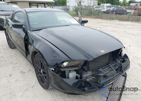2014 Ford Mustang V6 z USA, uszkodzony, nr VIN 1ZVBP8AM4E5210029